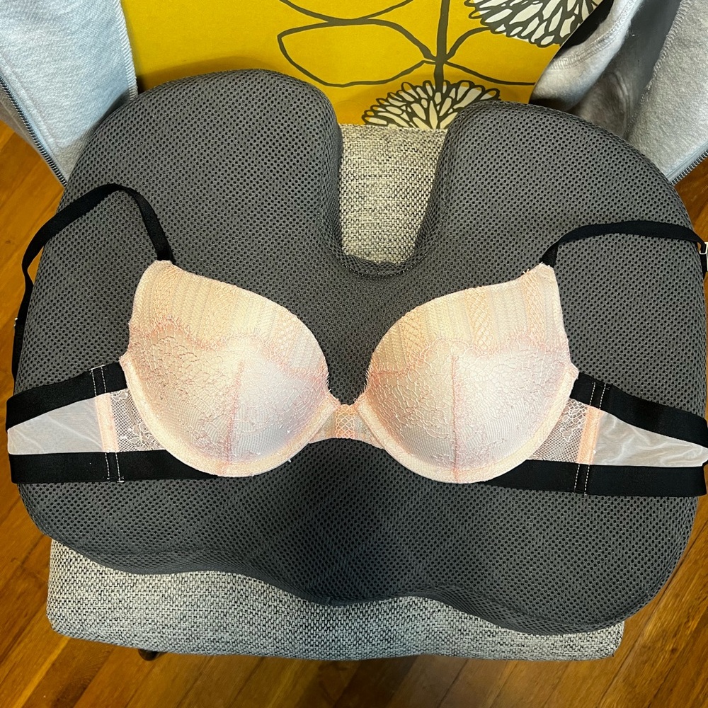 NWT Victoria’s Secret Very Sexy push up bra, pink and black, 34B